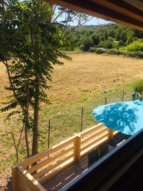 Gite Le Chalet Des Milles Et Un Chemins Castelnou Exterior foto